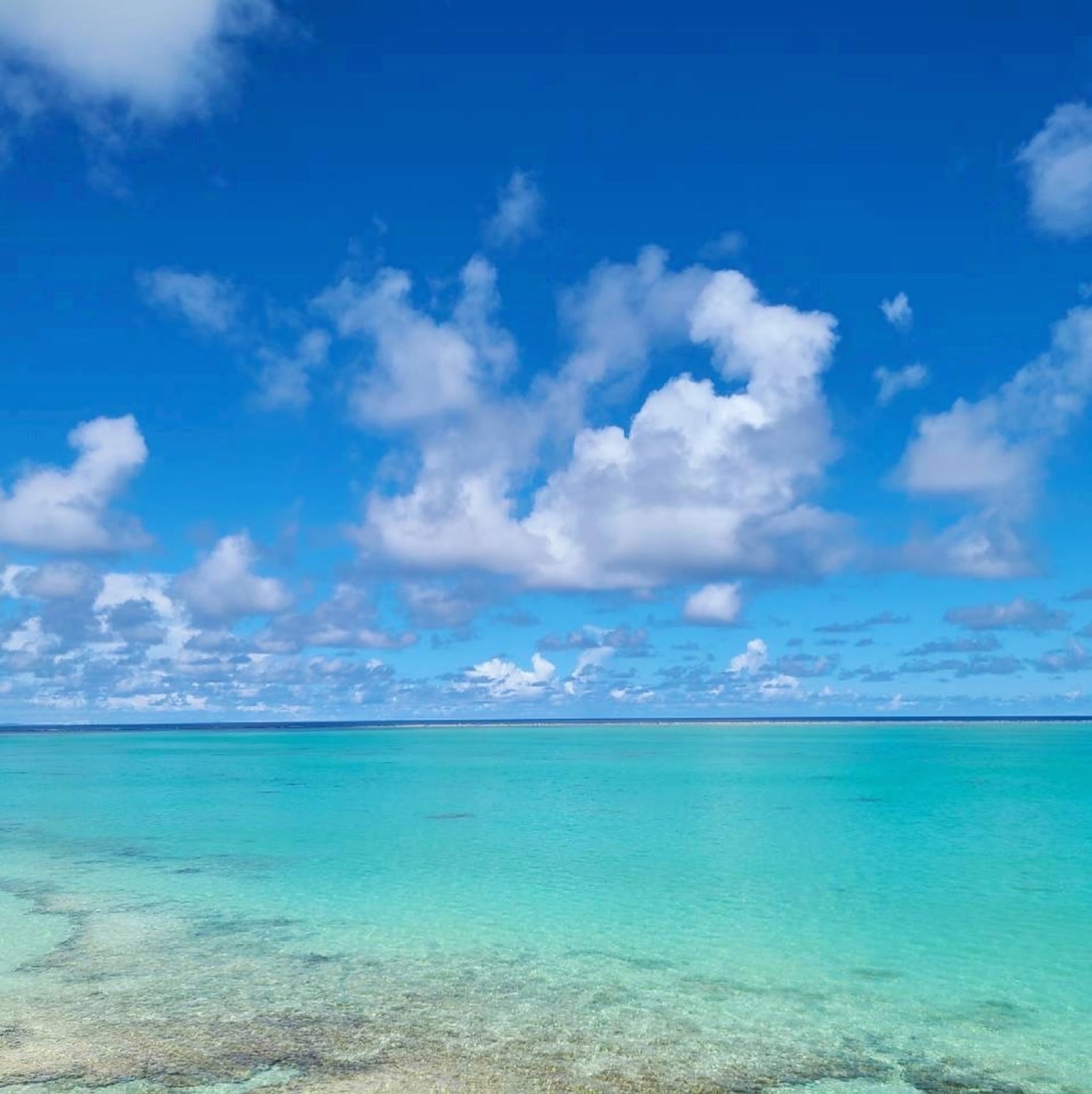 与論島のヨロンブルーの海