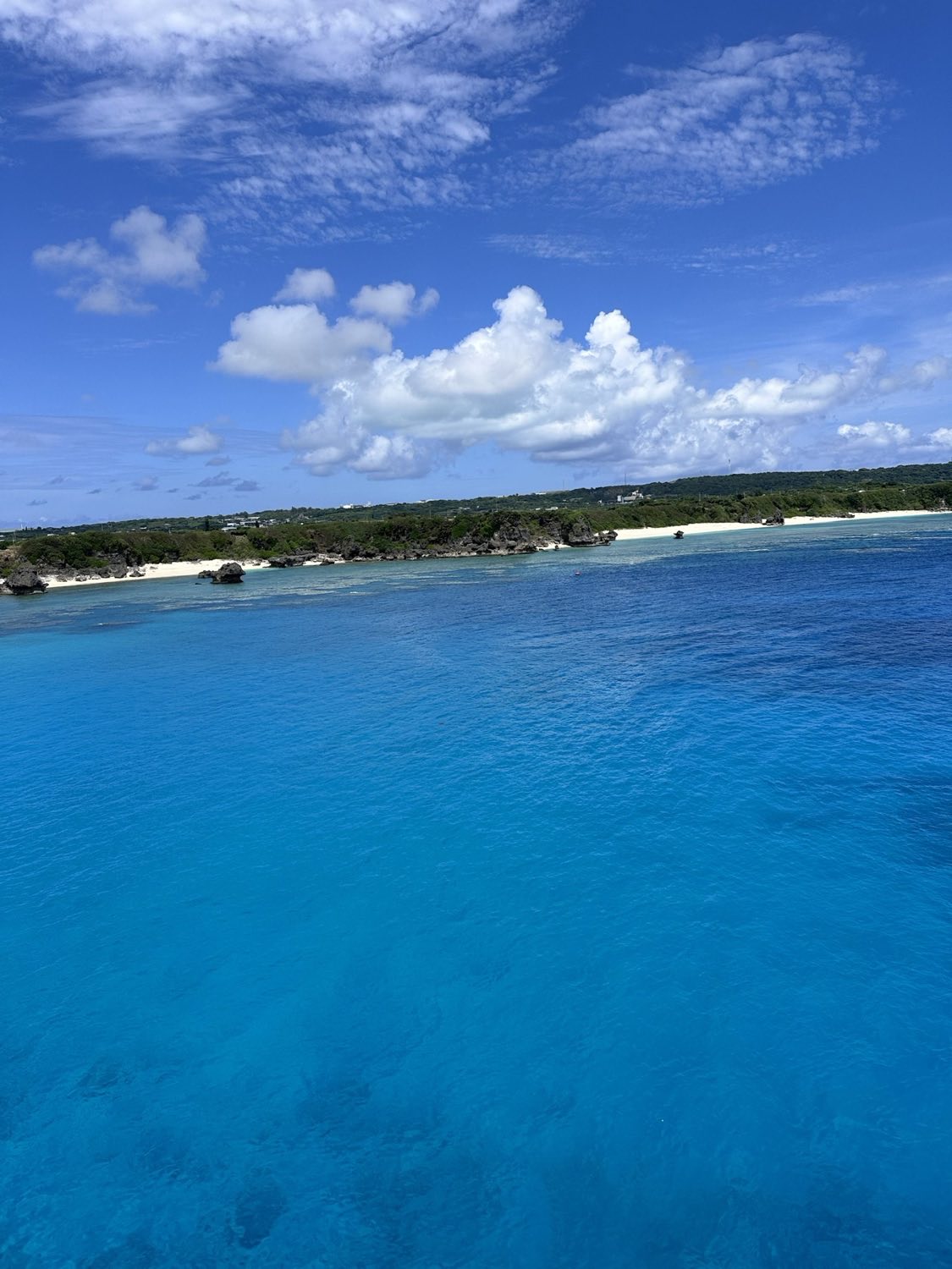ヨロンブルーの海